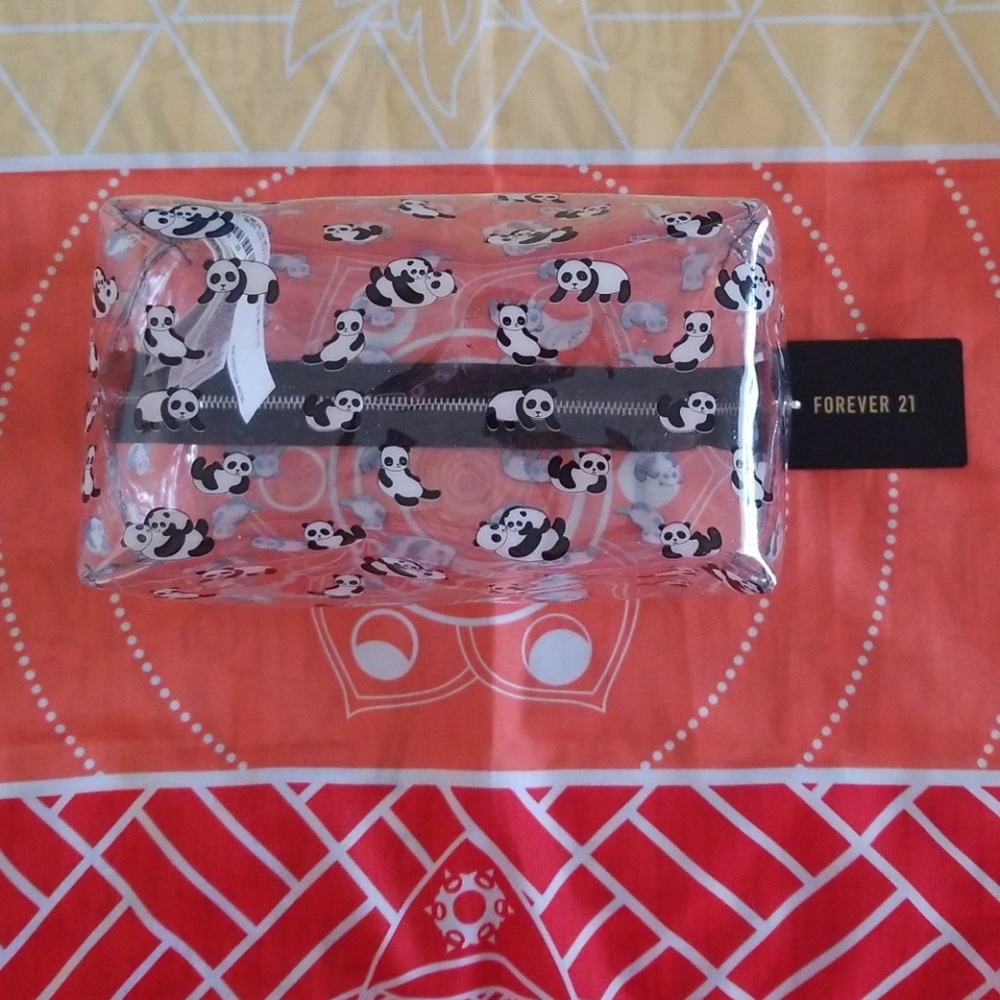 Makeup Bag 🐼 - Picture 4 of 6